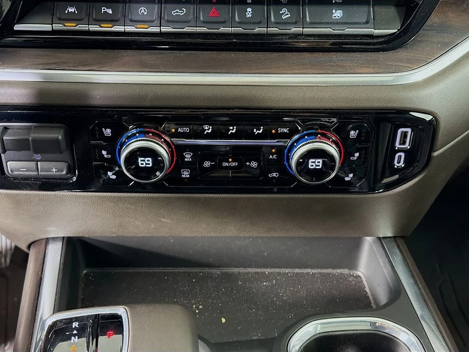 2025 GMC Sierra 5th Gen - Image 19 of 21