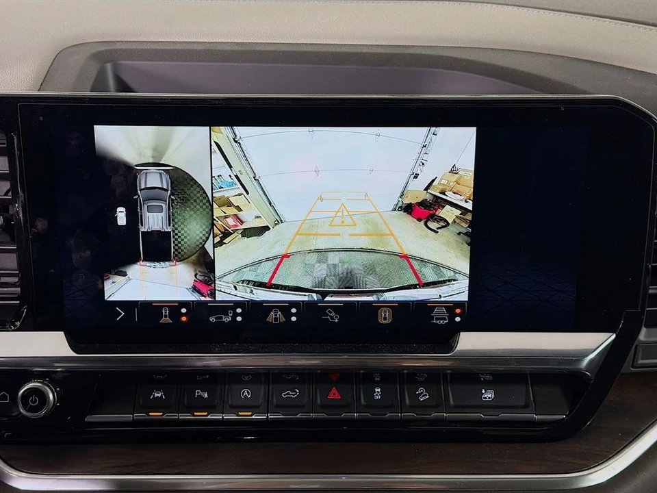 2025 GMC Sierra 5th Gen - Image 18 of 21