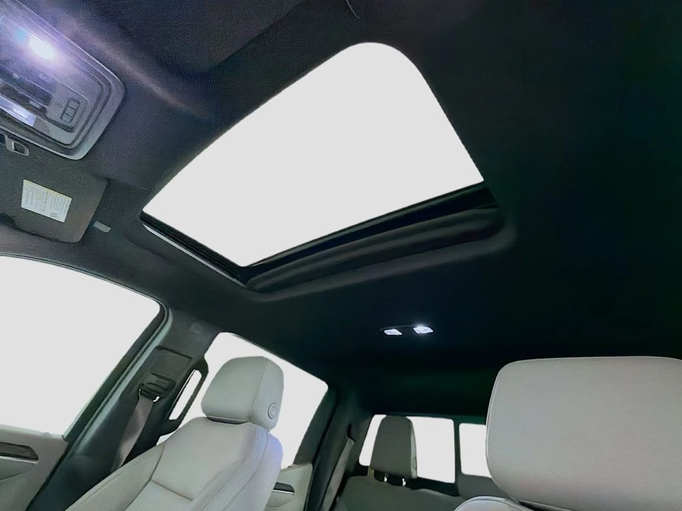 2025 GMC Sierra 5th Gen - Image 15 of 21