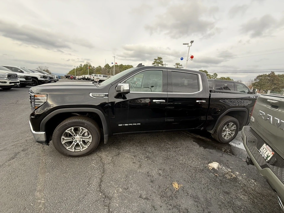 2025 GMC Sierra 5th Gen - Image 11 of 12