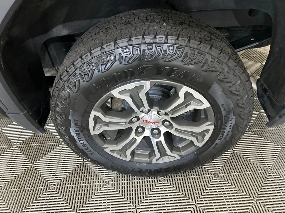 2025 GMC Sierra 5th Gen - Image 11 of 12
