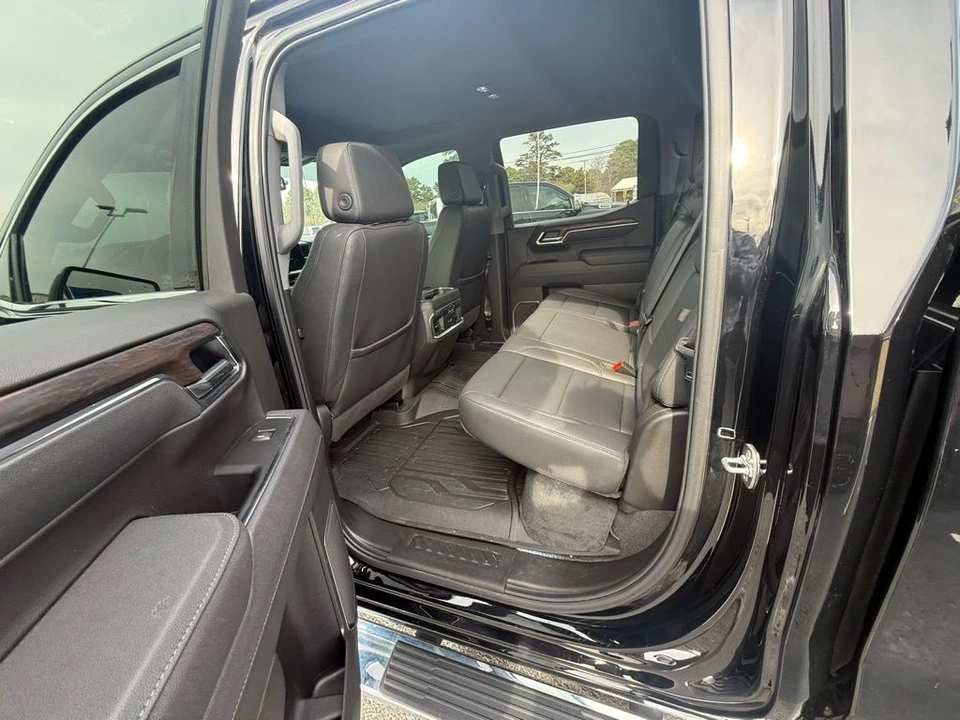 2025 GMC Sierra 5th Gen - Image 14 of 21