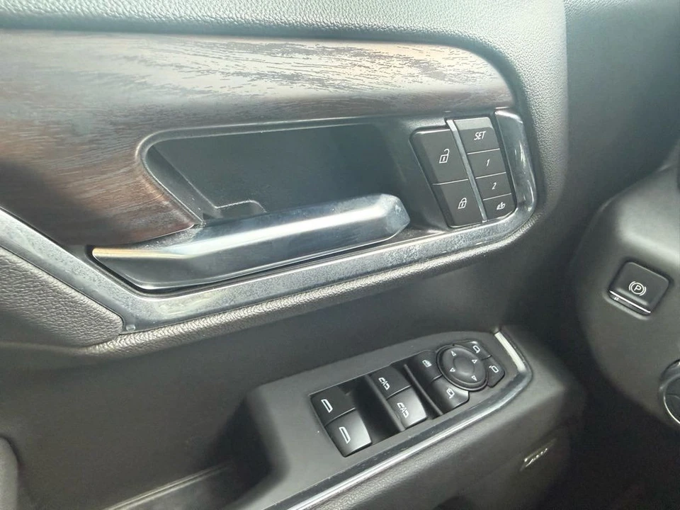 2025 GMC Sierra 5th Gen - Image 18 of 21