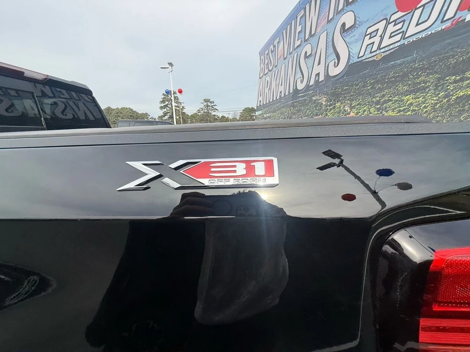 2025 GMC Sierra 5th Gen - Image 10 of 21