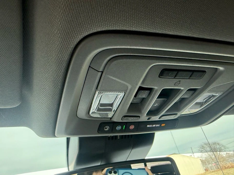 2025 GMC Sierra 5th Gen - Image 19 of 21