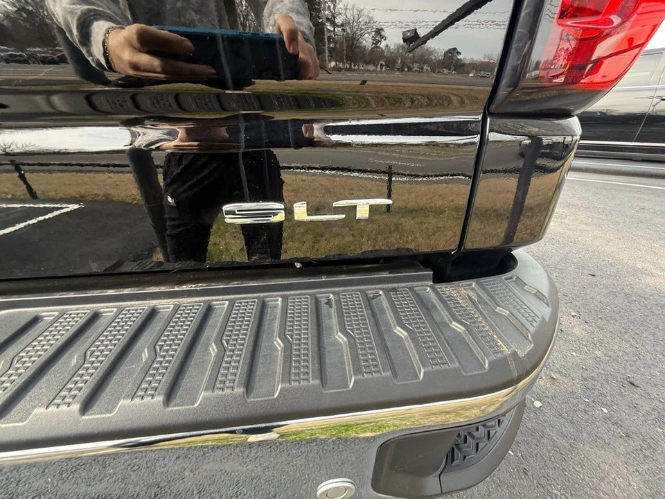 2025 GMC Sierra 5th Gen - Image 9 of 21