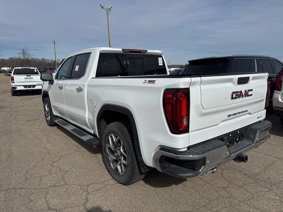 2025 GMC Sierra 5th Gen - Image 2 of 7