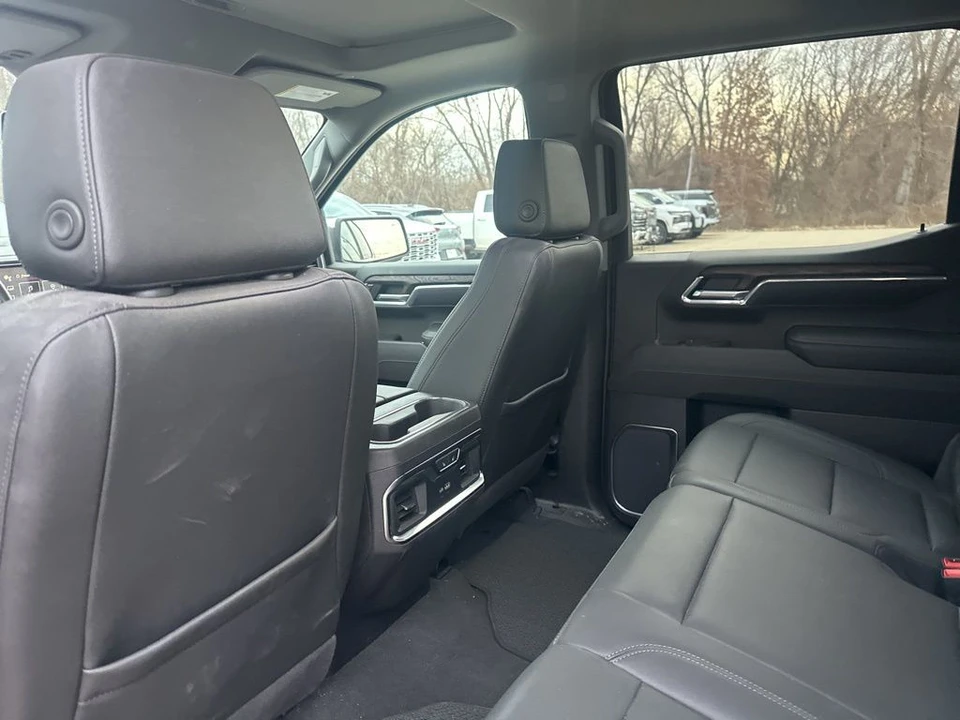 2025 GMC Sierra 5th Gen - Image 11 of 12