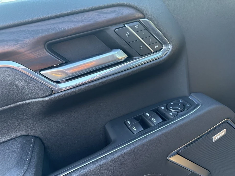 2025 GMC Sierra 5th Gen - Image 10 of 12