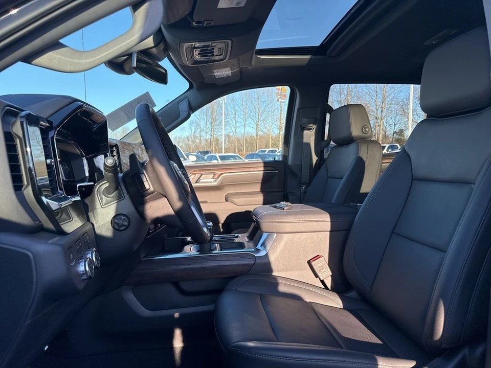 2025 GMC Sierra 5th Gen - Image 11 of 12