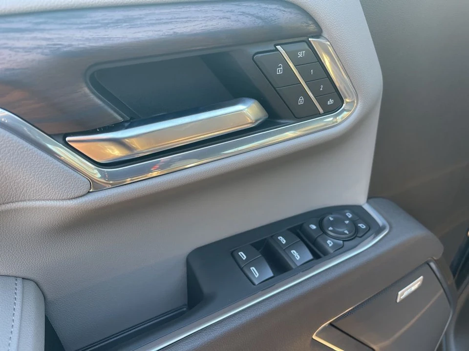 2025 GMC Sierra 5th Gen - Image 10 of 12
