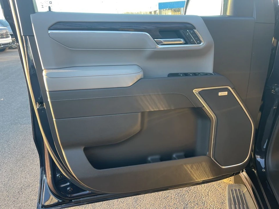 2025 GMC Sierra 5th Gen - Image 9 of 12