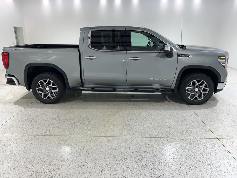 2025 GMC Sierra 5th Gen - Image 6 of 31