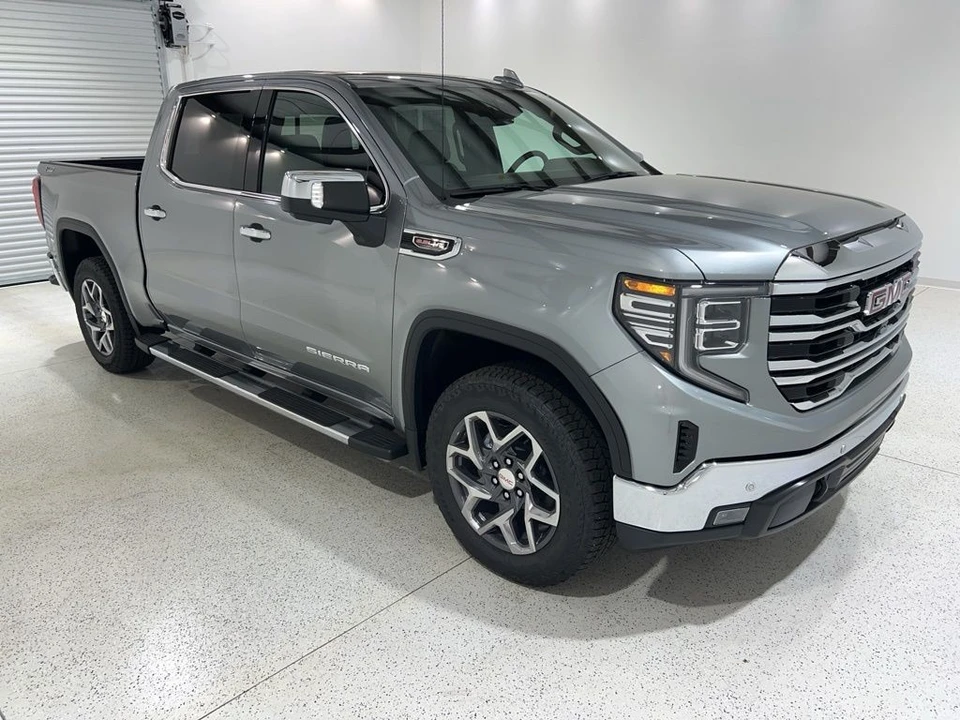 2025 GMC Sierra 5th Gen - Image 7 of 31