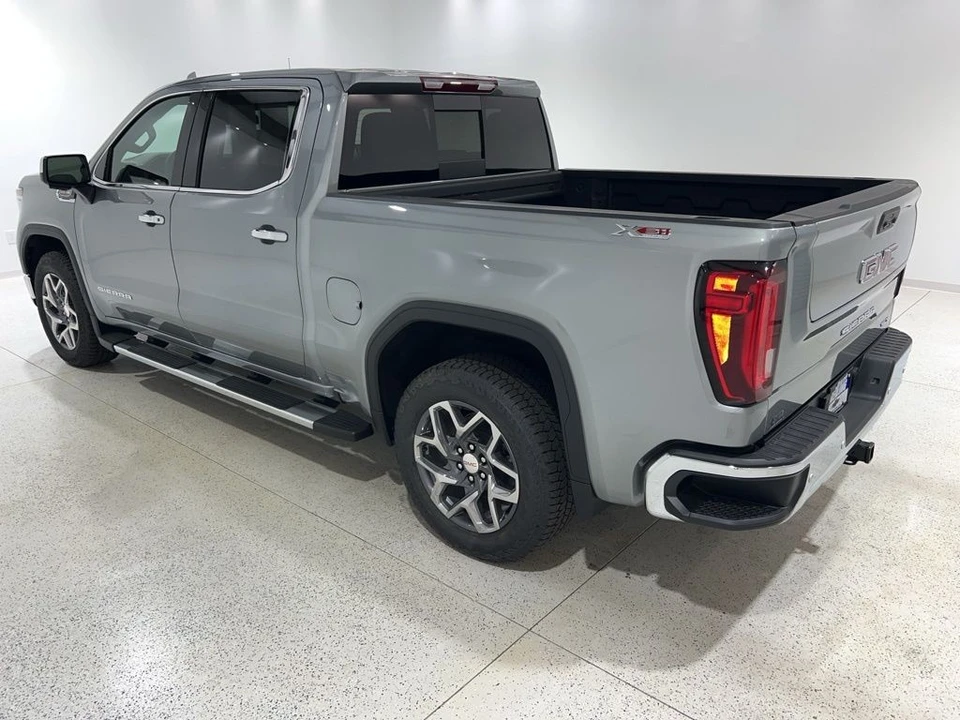 2025 GMC Sierra 5th Gen - Image 3 of 31