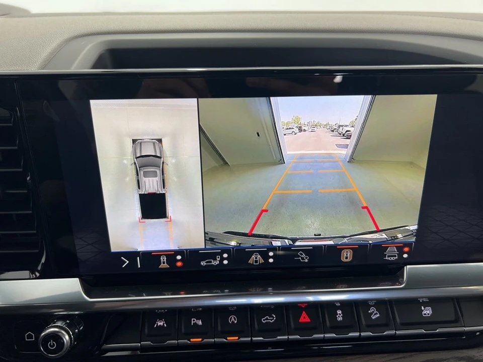 2025 GMC Sierra 5th Gen - Image 14 of 31