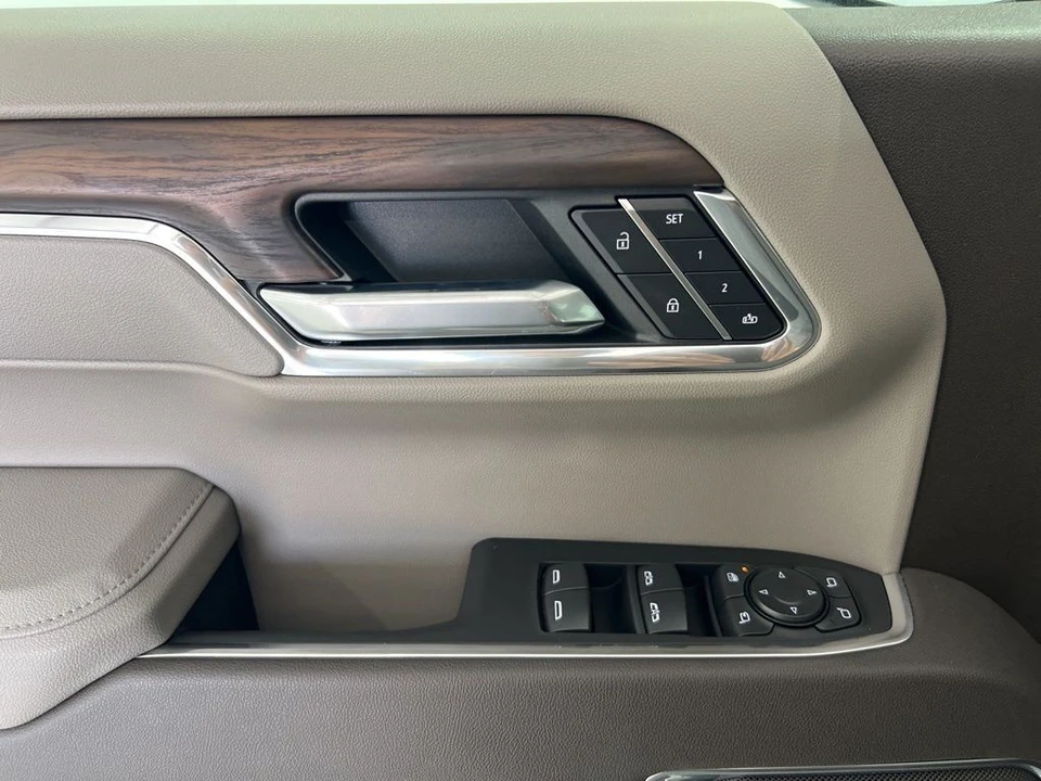 2025 GMC Sierra 5th Gen - Image 21 of 31