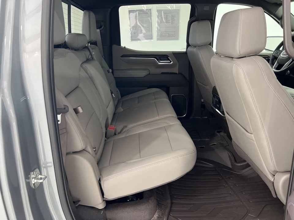 2025 GMC Sierra 5th Gen - Image 25 of 31