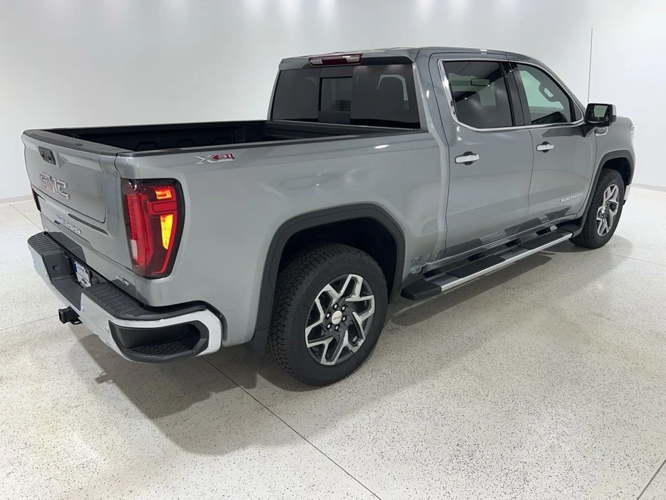 2025 GMC Sierra 5th Gen - Image 5 of 31