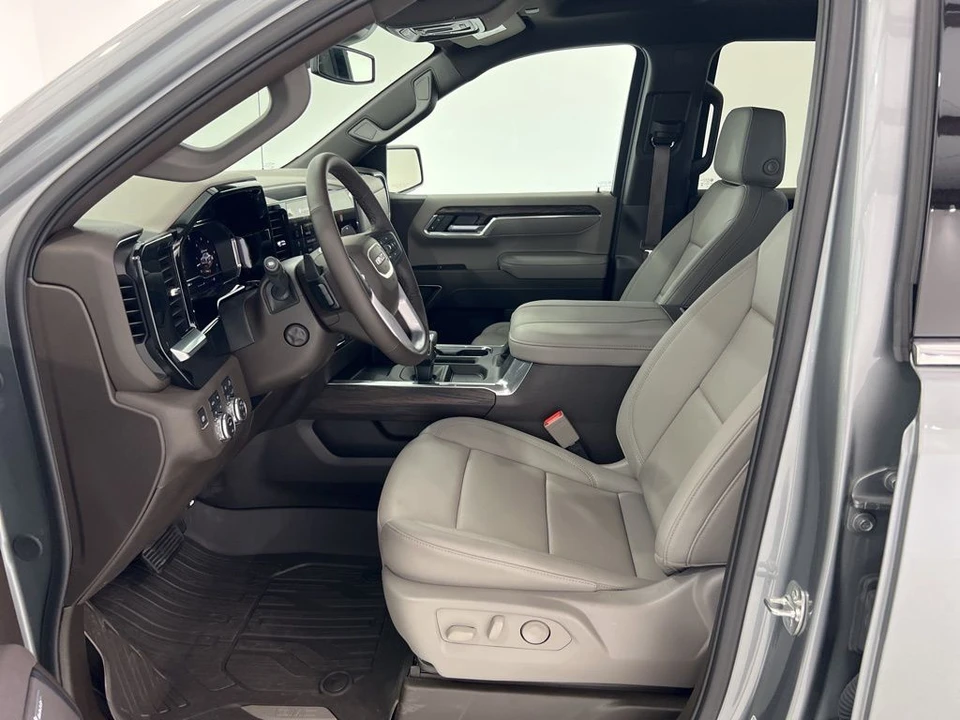 2025 GMC Sierra 5th Gen - Image 18 of 31