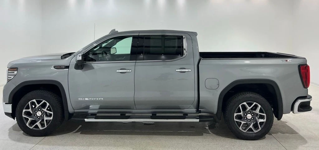 2025 GMC Sierra 5th Gen - Image 2 of 31