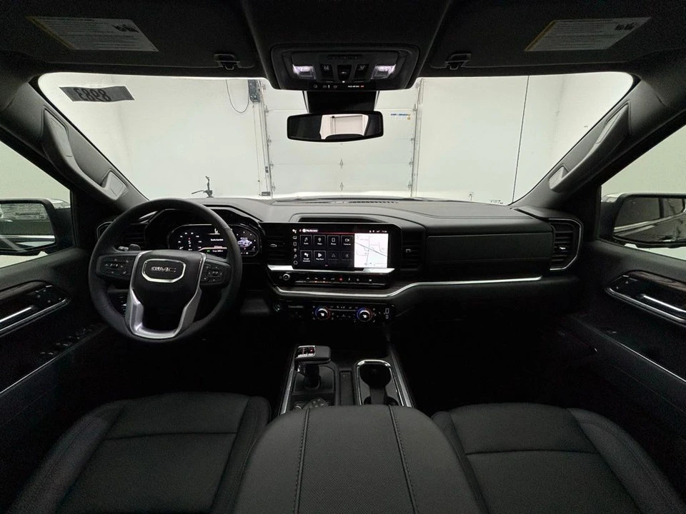 2025 GMC Sierra 5th Gen - Image 2 of 12