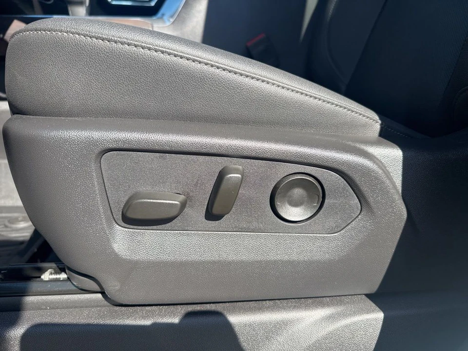 2025 GMC Sierra 5th Gen - Image 10 of 12
