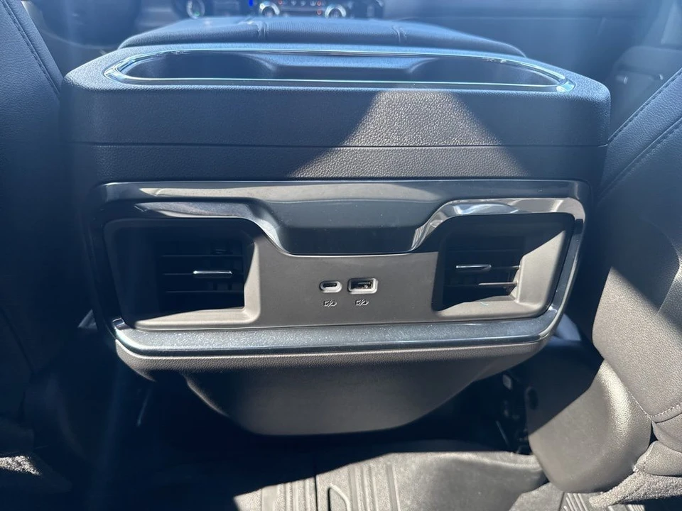 2025 GMC Sierra 5th Gen - Image 13 of 21