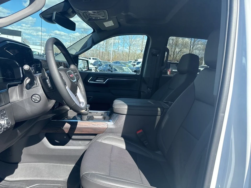 2025 GMC Sierra 5th Gen - Image 9 of 12