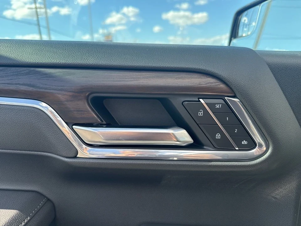 2025 GMC Sierra 5th Gen - Image 11 of 21