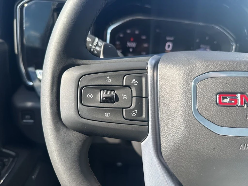 2025 GMC Sierra 5th Gen - Image 16 of 21