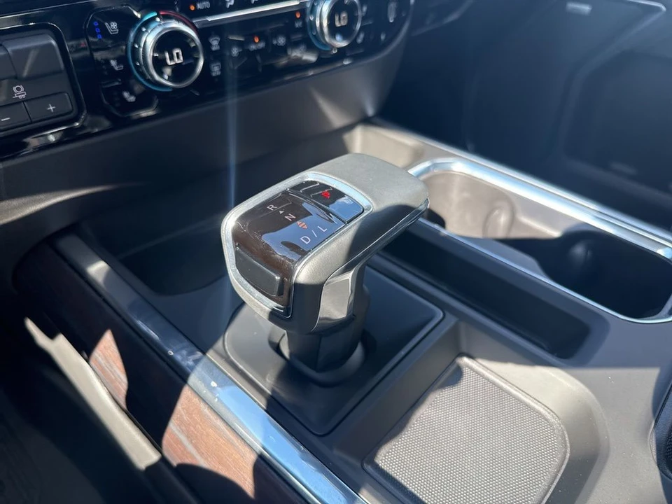 2025 GMC Sierra 5th Gen - Image 18 of 21