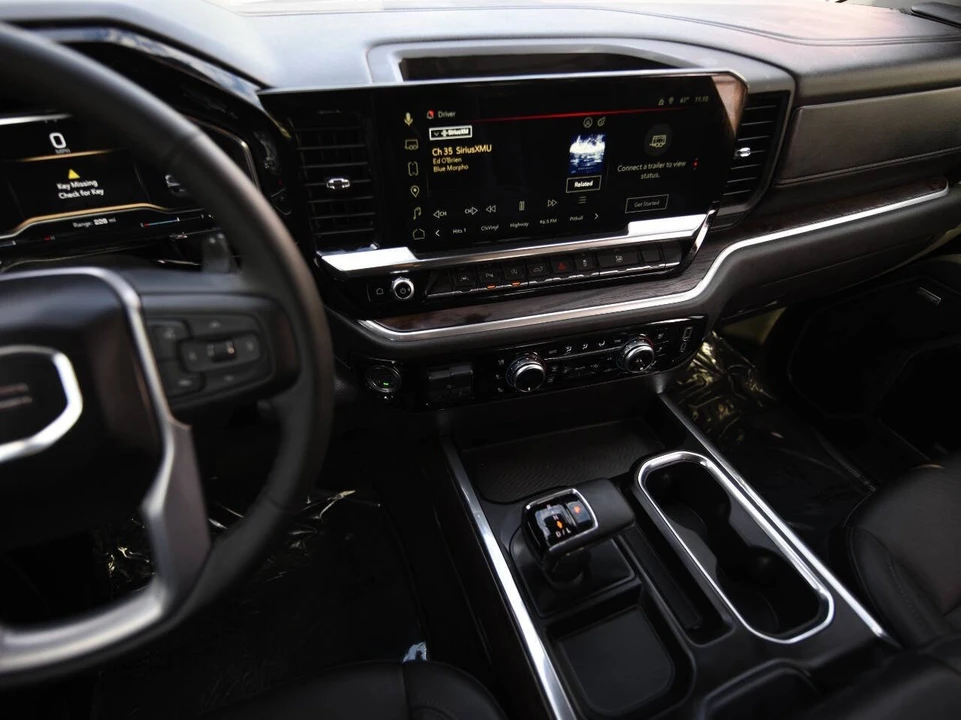 2025 GMC Sierra 5th Gen - Image 17 of 18