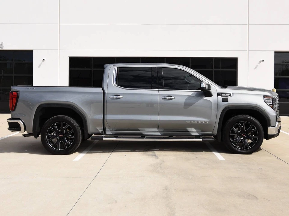 2025 GMC Sierra 5th Gen - Image 9 of 18