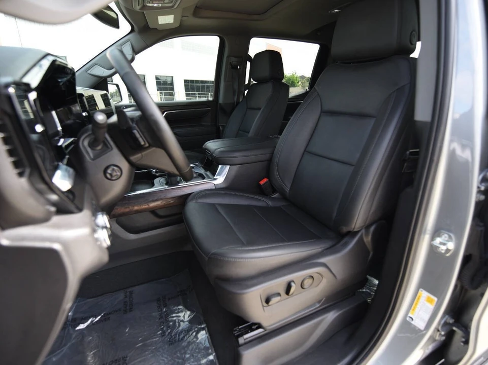 2025 GMC Sierra 5th Gen - Image 12 of 18