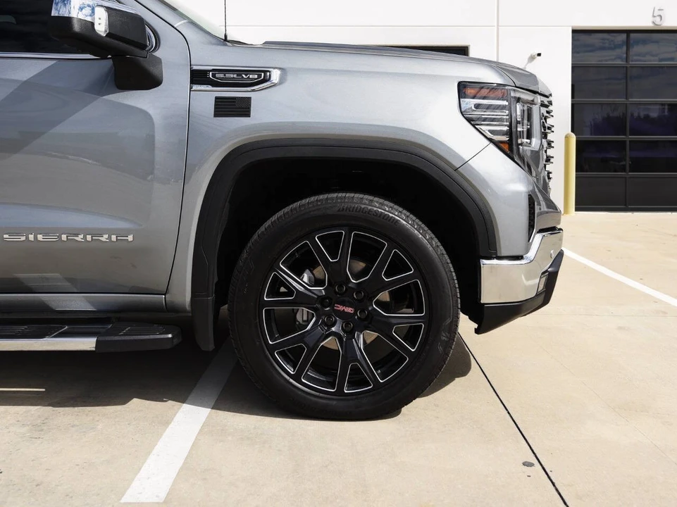 2025 GMC Sierra 5th Gen - Image 10 of 18