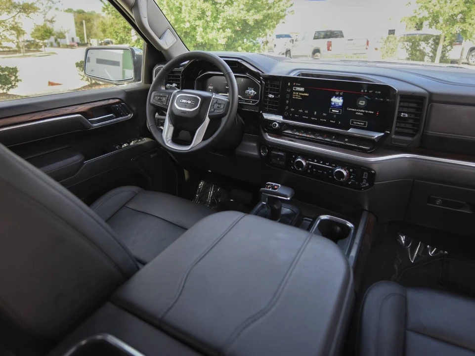 2025 GMC Sierra 5th Gen - Image 16 of 18