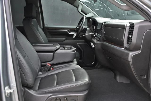 2025 GMC Sierra 5th Gen - Image 18 of 21