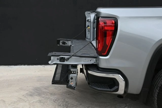 2025 GMC Sierra 5th Gen - Image 10 of 21