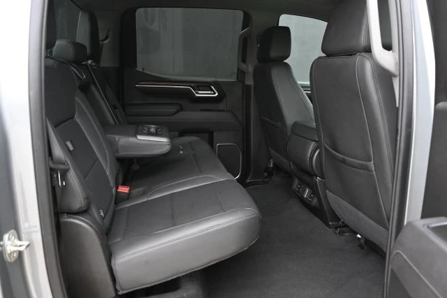 2025 GMC Sierra 5th Gen - Image 19 of 21