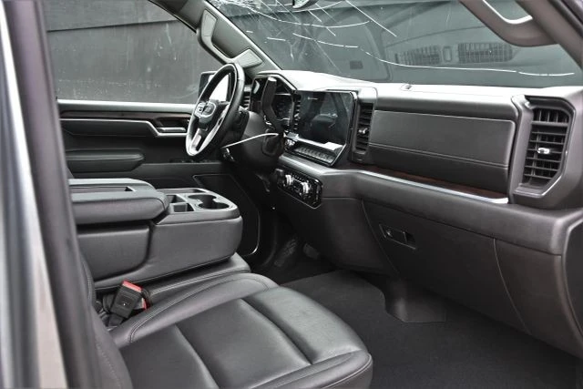 2025 GMC Sierra 5th Gen - Image 17 of 21