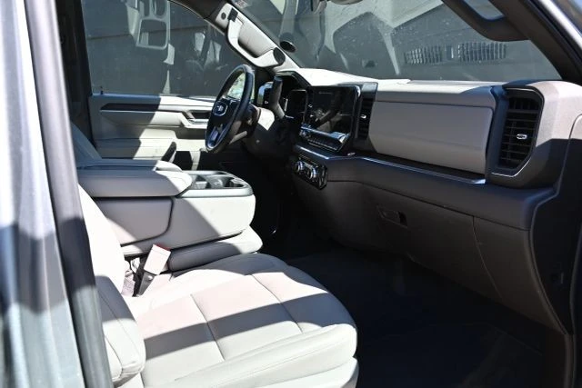 2025 GMC Sierra 5th Gen - Image 15 of 18