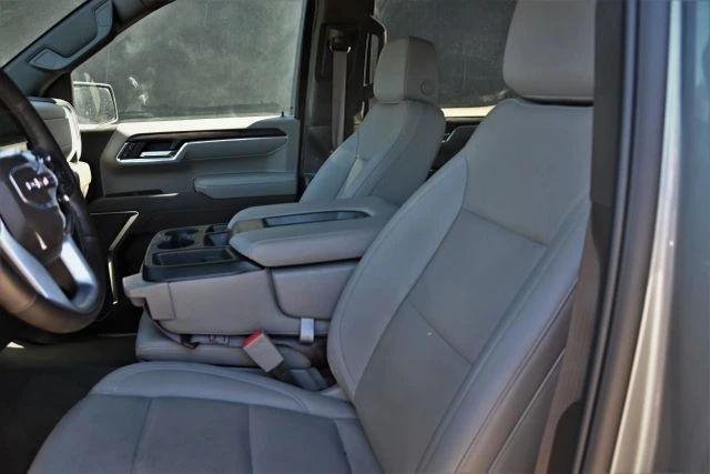 2025 GMC Sierra 5th Gen - Image 14 of 18