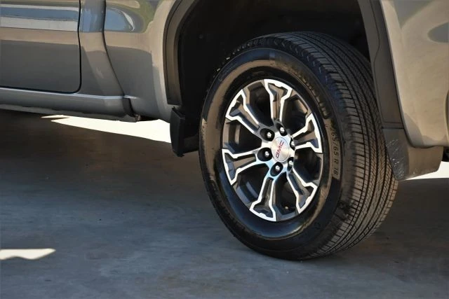 2025 GMC Sierra 5th Gen - Image 9 of 18