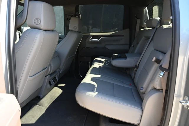 2025 GMC Sierra 5th Gen - Image 16 of 18