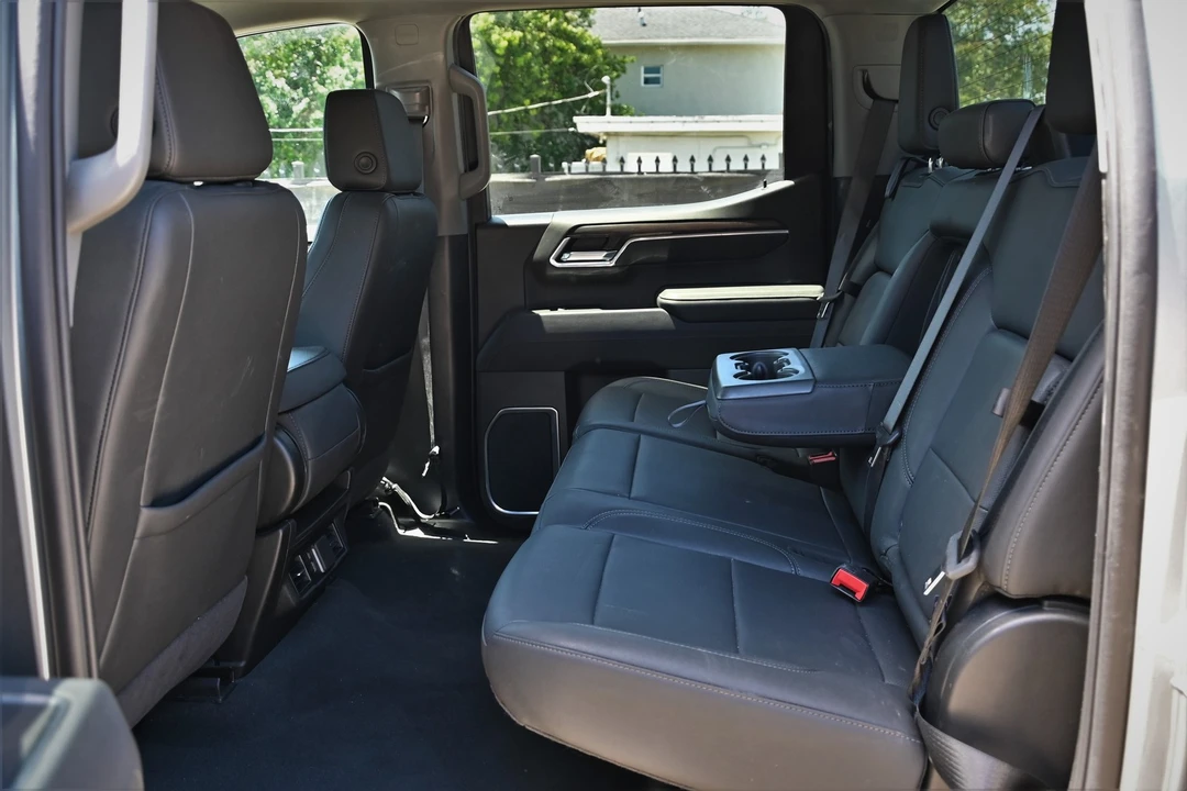 2025 GMC Sierra 5th Gen - Image 19 of 21