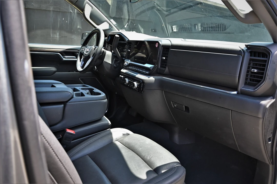 2025 GMC Sierra 5th Gen - Image 18 of 21