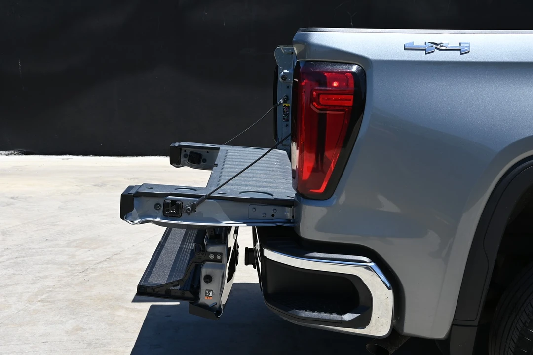 2025 GMC Sierra 5th Gen - Image 11 of 21