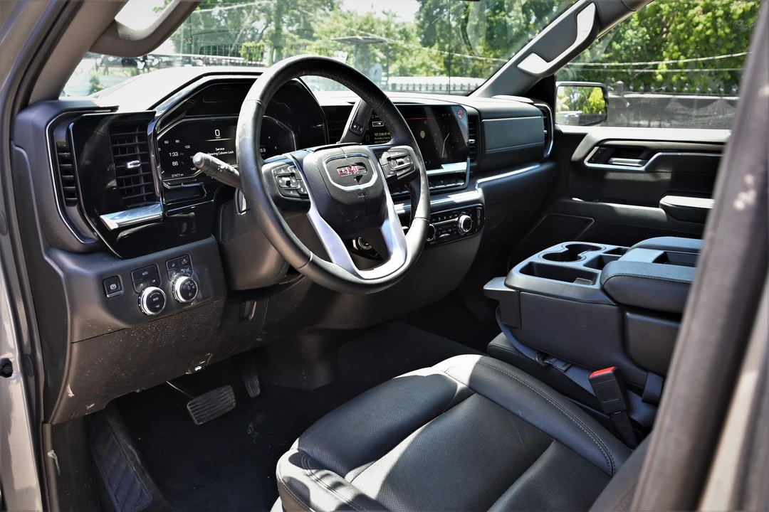 2025 GMC Sierra 5th Gen - Image 16 of 21