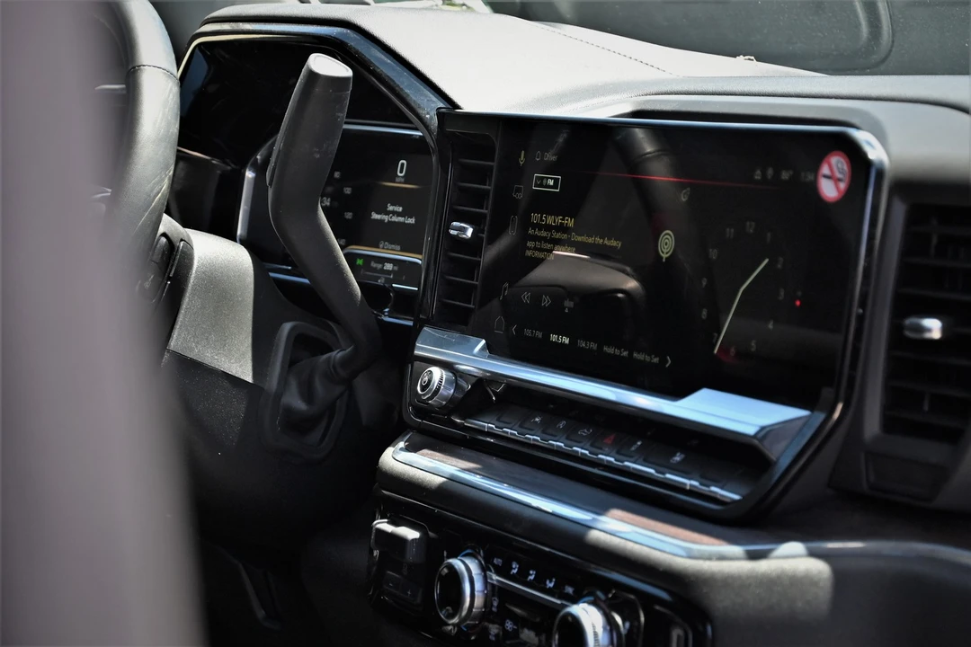 2025 GMC Sierra 5th Gen - Image 13 of 21